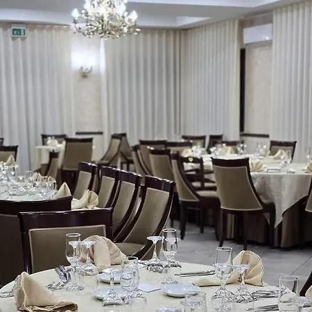 Ristorante Sala Ricevimenti Rosa 3* Brognaturo